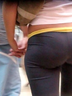 Sexy bubble butt teens in yoga pants!