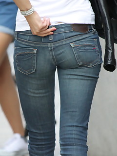 Priceless booty in jeans